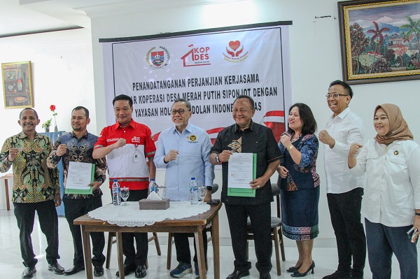 Menko Pangan Hadiri Penandatanganan Perjanjian Kerja Sama Koperasi Desa Merah Putih Siponjot dengan Yayasan Holong Ondolan Indonesia Emas di Humbahas